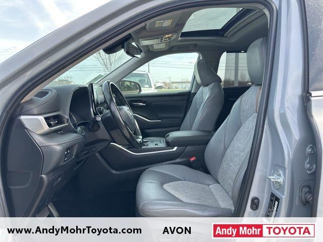 2022 Toyota Highlander Hybrid Bronze Edition