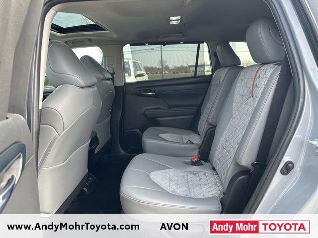 2022 Toyota Highlander Hybrid Bronze Edition