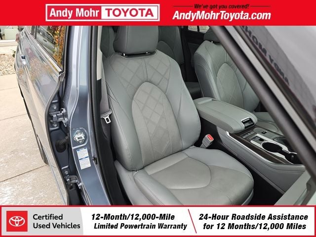 2022 Toyota Highlander Hybrid Platinum