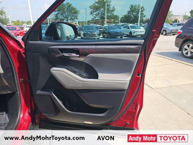 2023 Toyota Highlander Hybrid Platinum