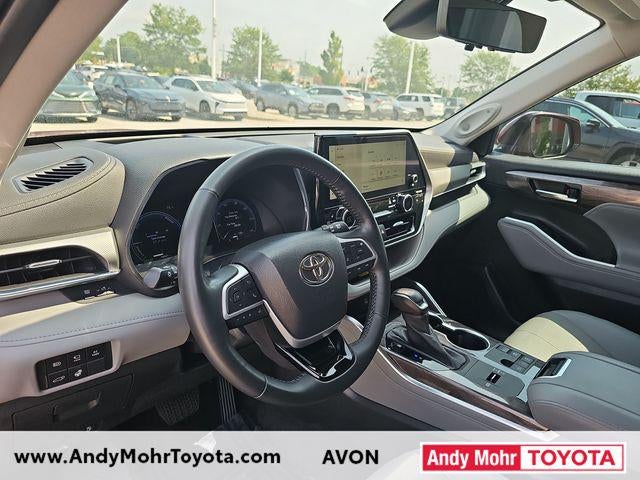 2023 Toyota Highlander Hybrid Platinum