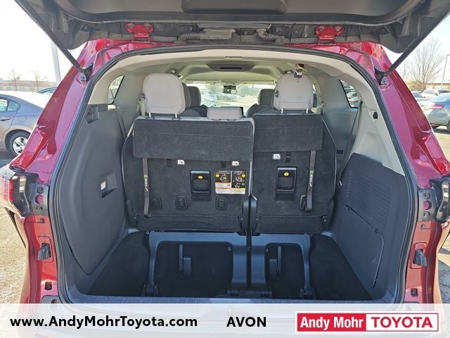 2022 Toyota Sienna LE 8 Passenger