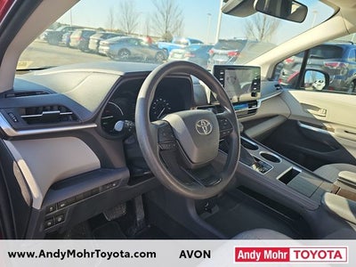 2022 Toyota Sienna LE 8 Passenger