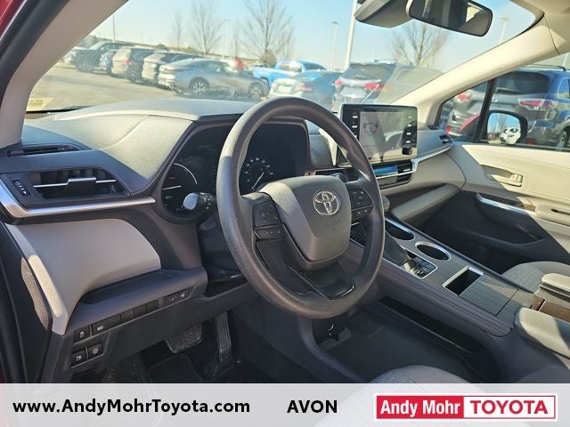 2022 Toyota Sienna LE 8 Passenger