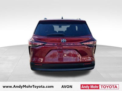 2022 Toyota Sienna LE 8 Passenger