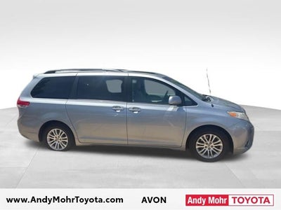 2014 Toyota Sienna XLE 8 Passenger