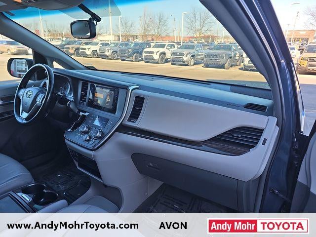 2016 Toyota Sienna XLE