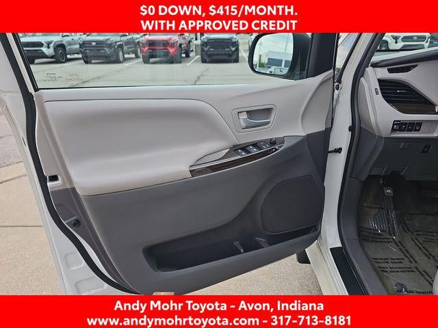 2017 Toyota Sienna XLE Premium 8 Passenger