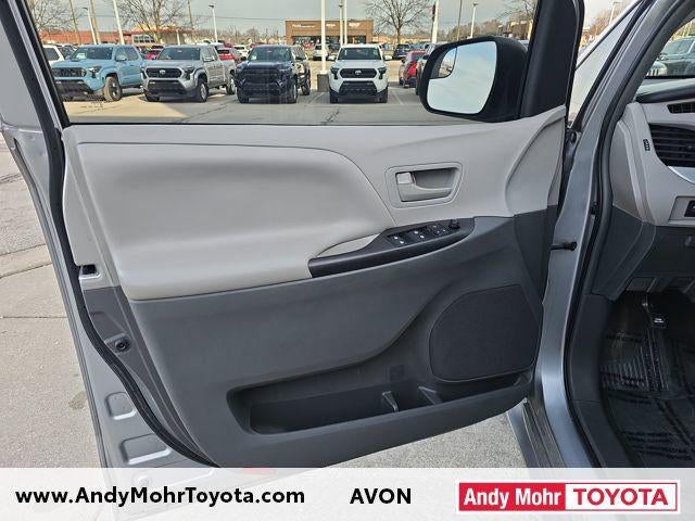 2017 Toyota Sienna L 7 Passenger