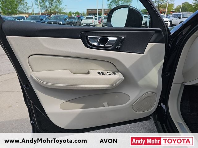 2022 Volvo XC60 B5 Momentum