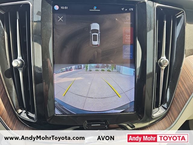 2022 Volvo XC60 B5 Momentum