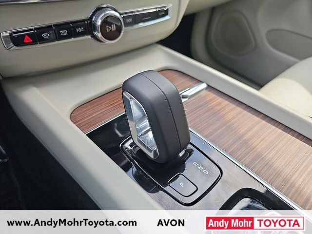 2022 Volvo XC60 B5 Momentum
