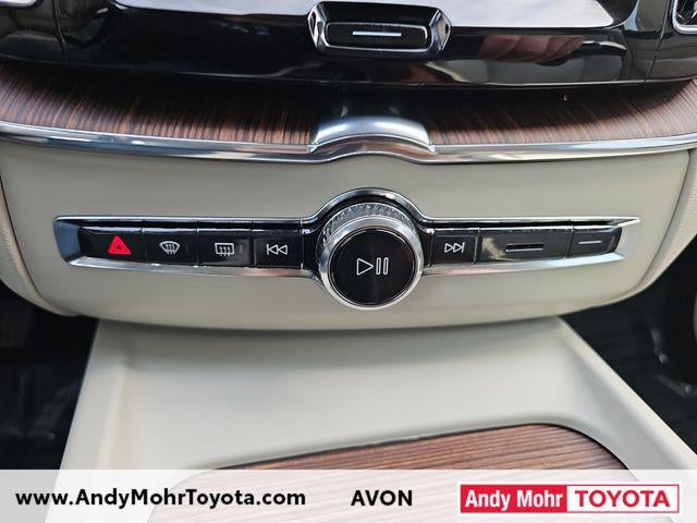 2022 Volvo XC60 B5 Momentum