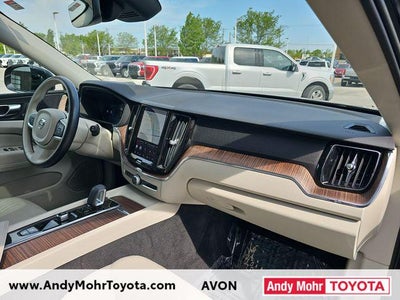 2022 Volvo XC60 B5 Momentum
