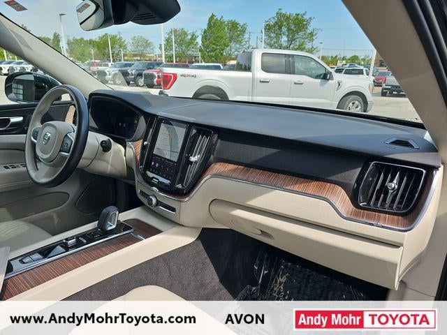 2022 Volvo XC60 B5 Momentum