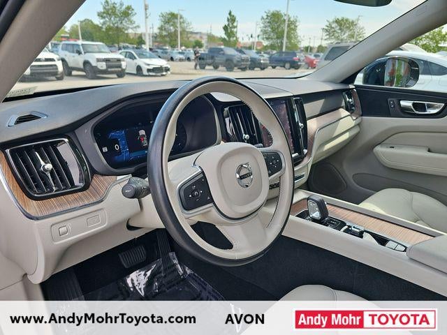 2022 Volvo XC60 B5 Momentum