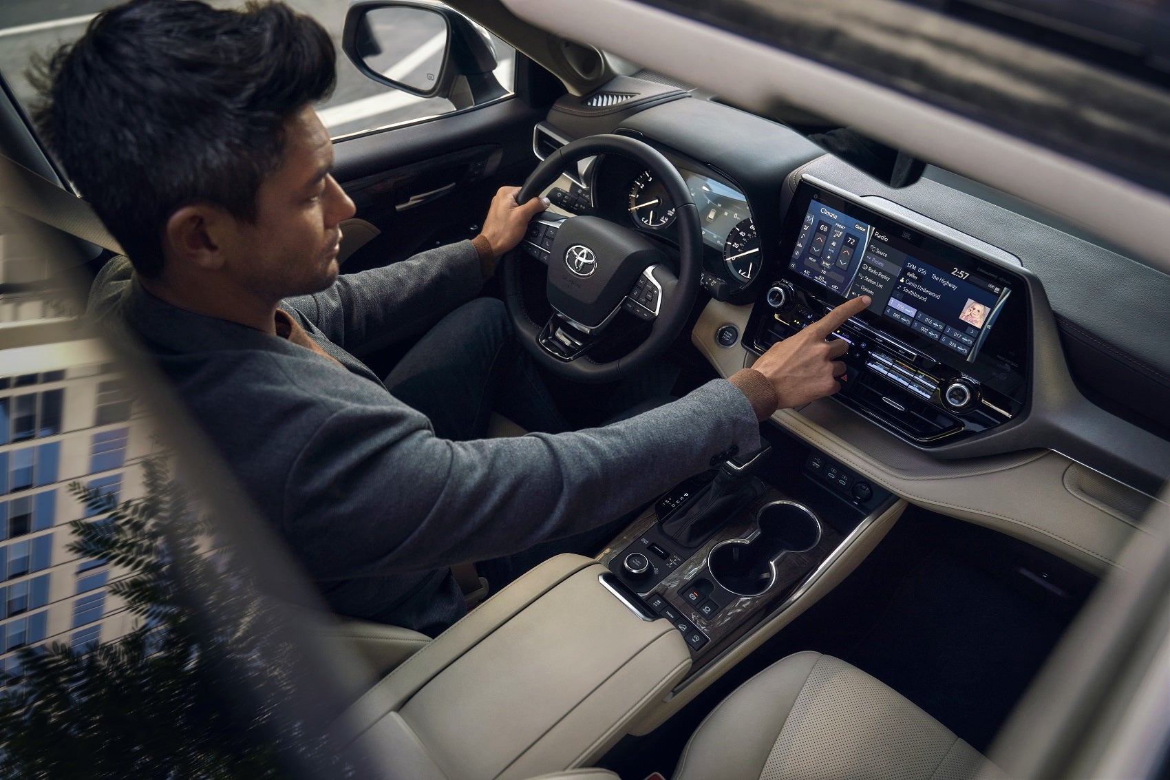 A Look Inside the Toyota Highlander